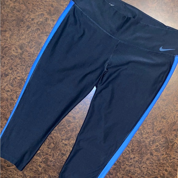 Nike Dri-Fit Capri Leggings with Hidden Inside Pocket - size XL - Picture 1 of 6